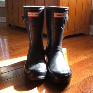 Black hunter boots